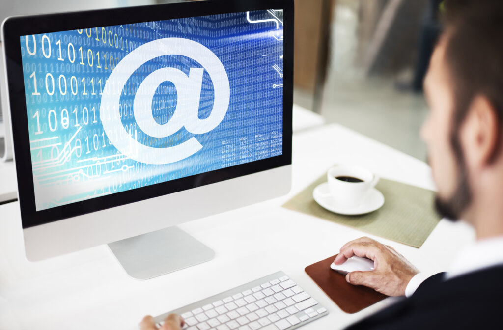 Conceito de comunicação por e-mail e endereço
